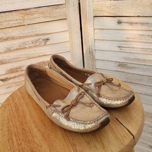 Clarks artisan gold flats size 7M(54)